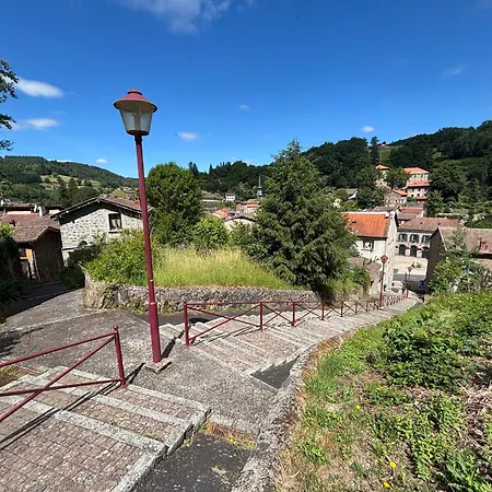 Escapade En Auvergne - Centre Historique - 3 Personnes Olliergues